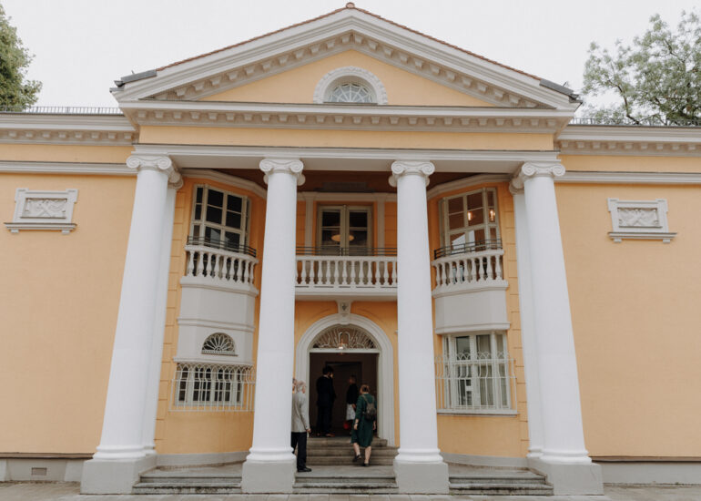 Außenansicht des Münchner Standesamts in der Mandlstraße.