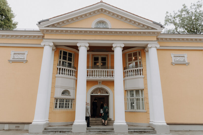Außenansicht des Münchner Standesamts in der Mandlstraße.