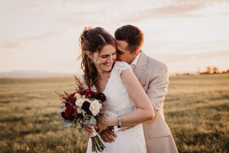 Brautpaar beim Shooting zum Sonnenuntergang am Filzenklas.