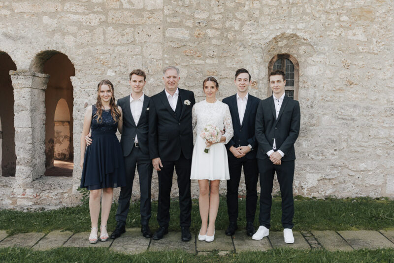 Gruppenfoto mit den Kindern auf der Fraueninsel.