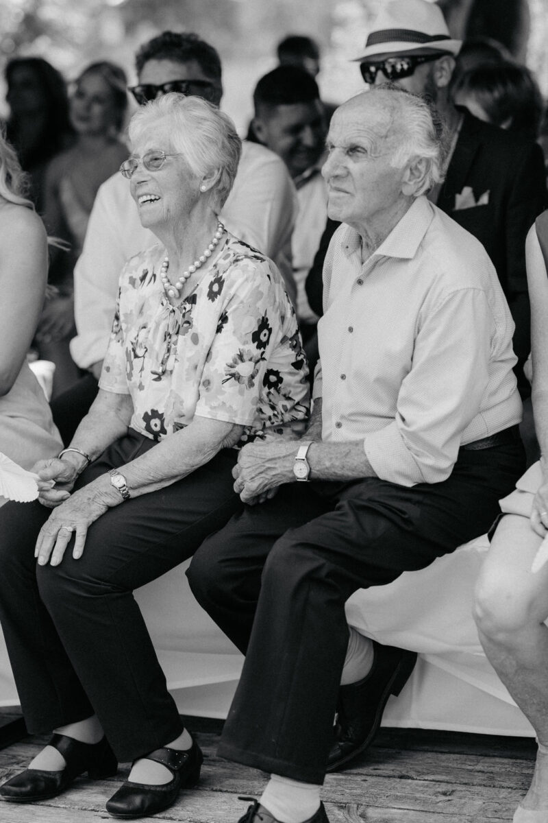 Gäste bei der Trauung