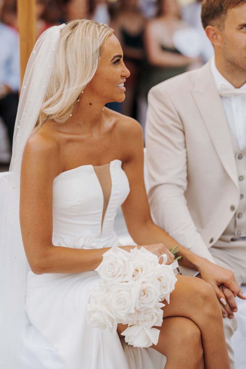 Brautpaar bei der Trauung am Sudelfeld.