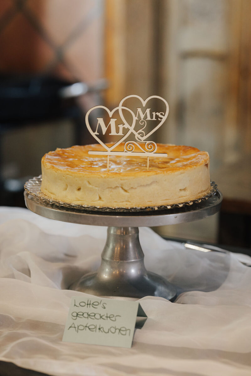 Hochzeitstorte - gedeckter Apfelkuchen Cafe Lotte