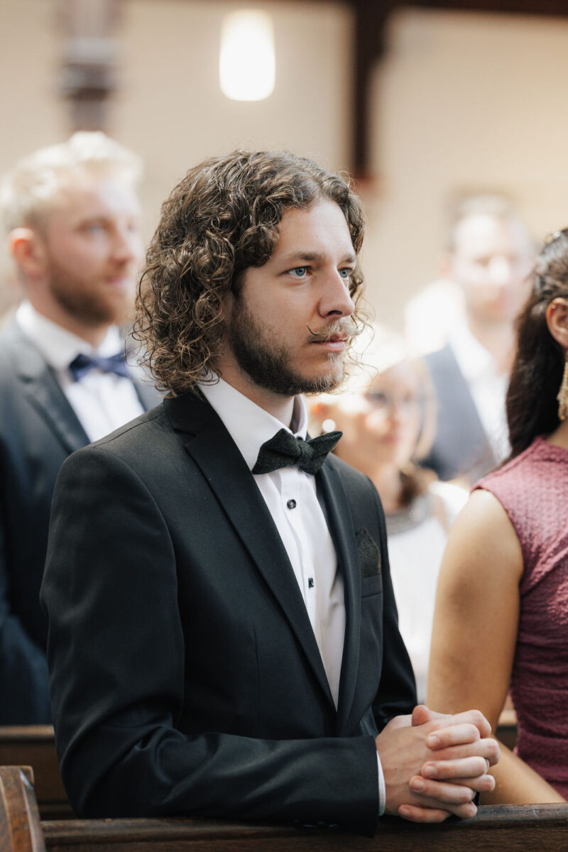 Portrait eines Hochzeitsgastes in der Erlöserkirche Rosenheim