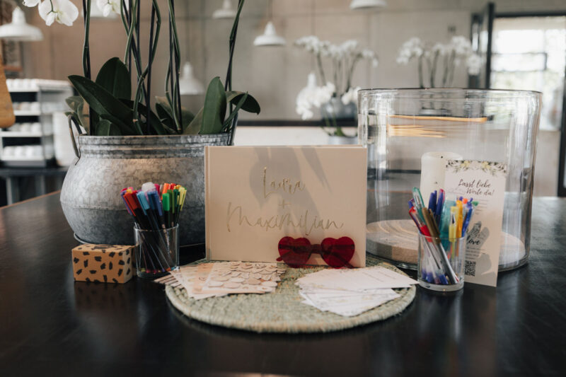 Detailaufnahme des Gästebuchs bei der Hochzeit im Dinzler Irschenberg