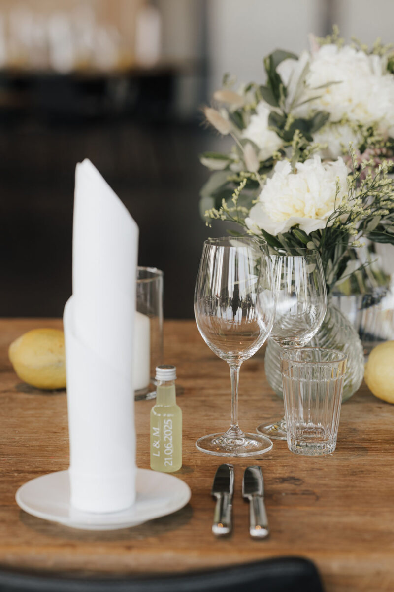 Festlich gedeckte Hochzeitstische im Dinzler Irschenberg