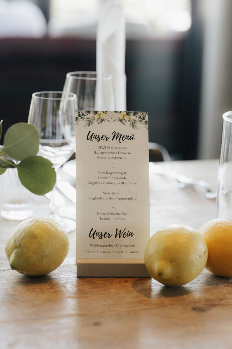 Festlich gedeckte Hochzeitstische im Dinzler Irschenberg