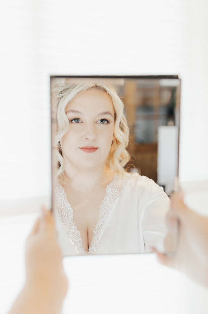 Portrait der Braut beim Getting Ready