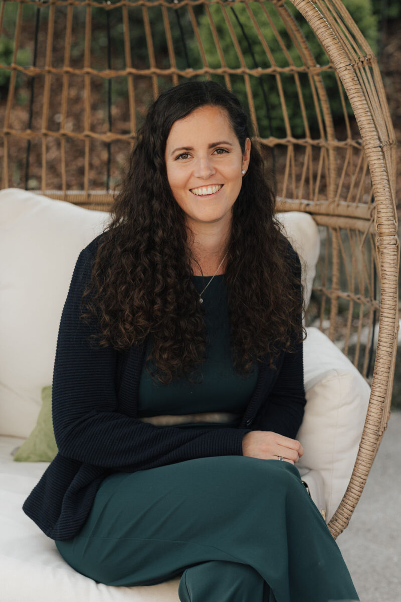 Portrait eines Hochzeitsgastes während der Hochzeit