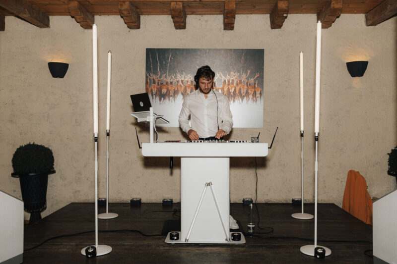 Hochzeits-DJ im Saal in Holzham
