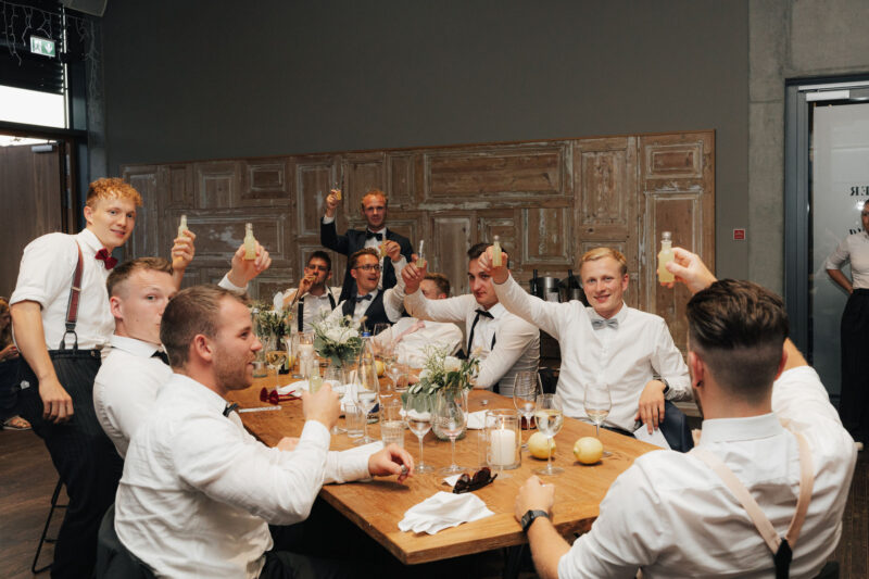 Hochzeitsgäste am Dinzler Irschenberg