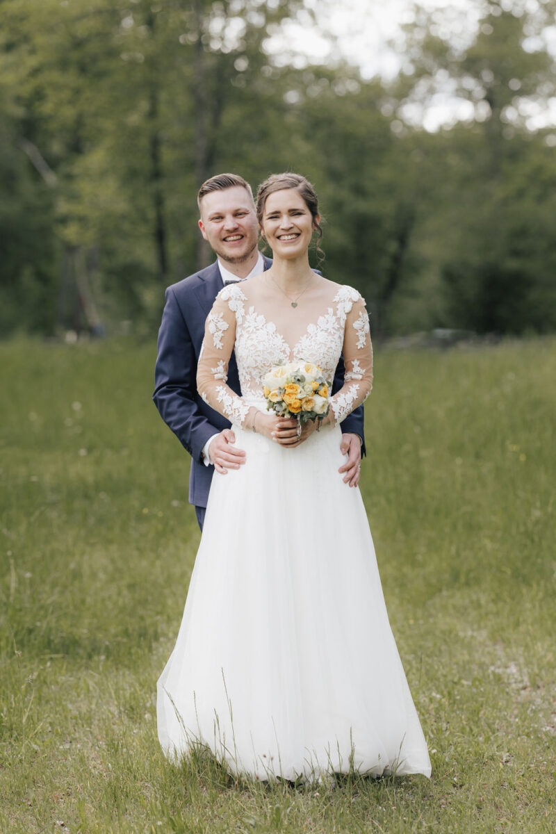 Brautpaarshooting zur Mühle Holzham – natürliche und authentische Hochzeitsfotos