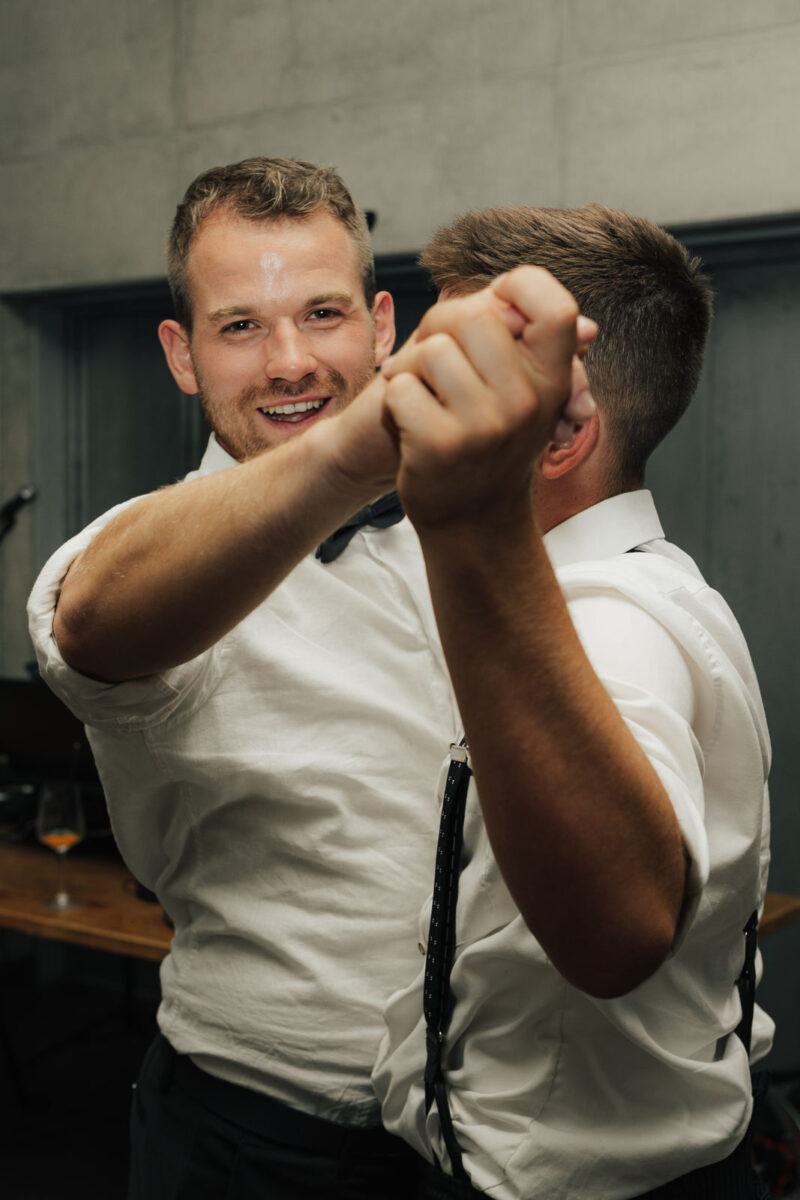 Hochzeitsgäste beim tanzen am Dinzler Irschenberg