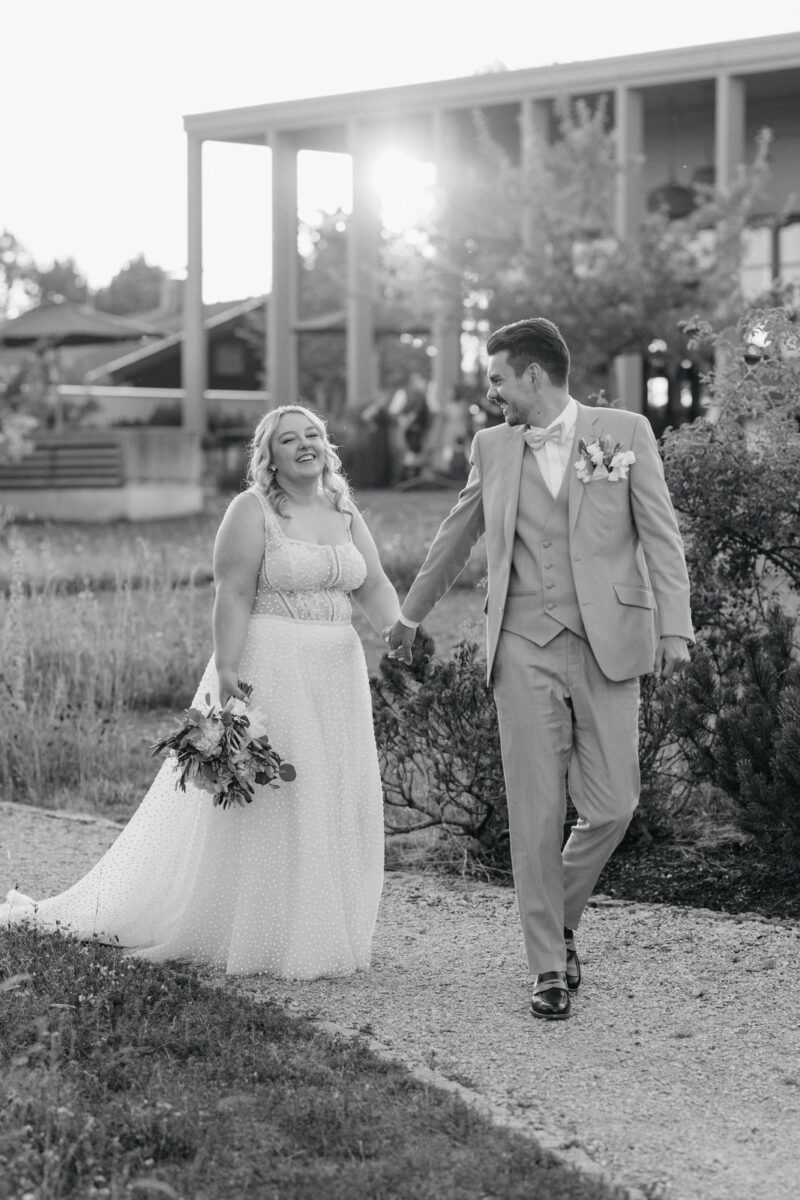 Sonnenuntergangs-Shooting mit Braut und Bräutigam an der Location Dinzler Irschenberg