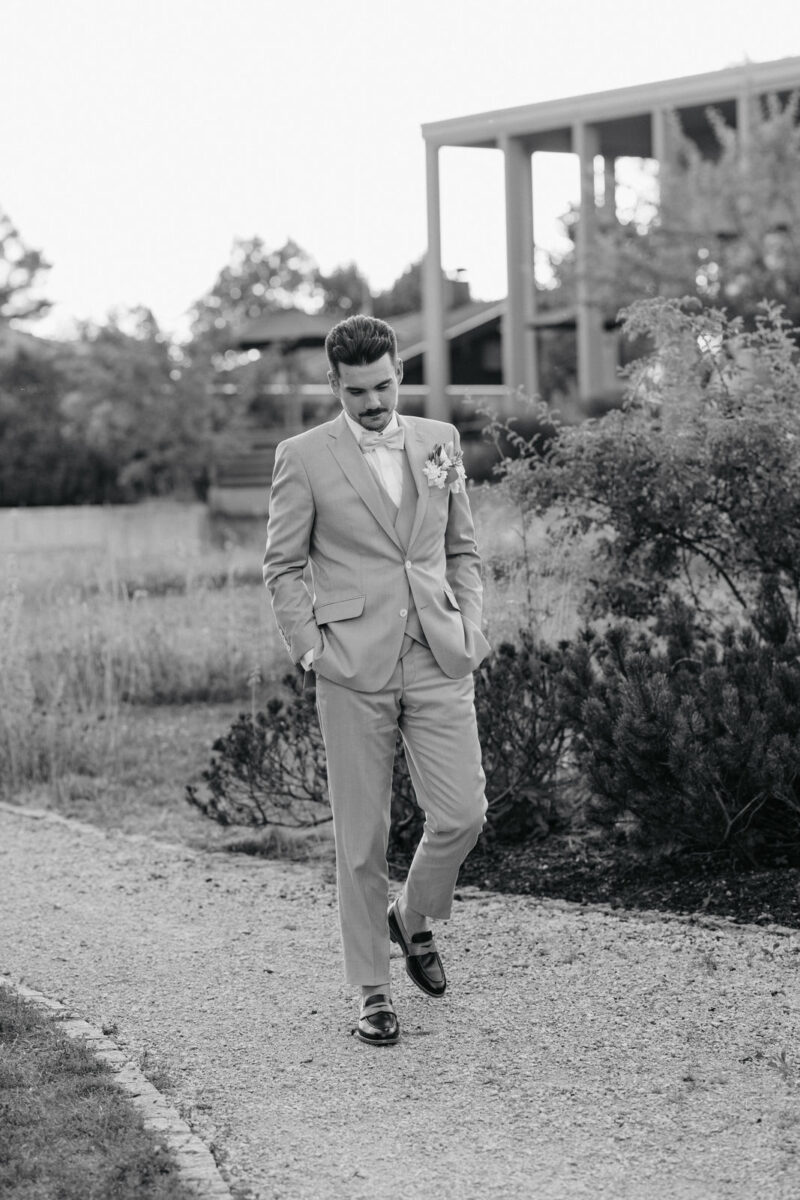 Sonnenuntergangs-Shooting - Bräutigam an der Location Dinzler Irschenberg