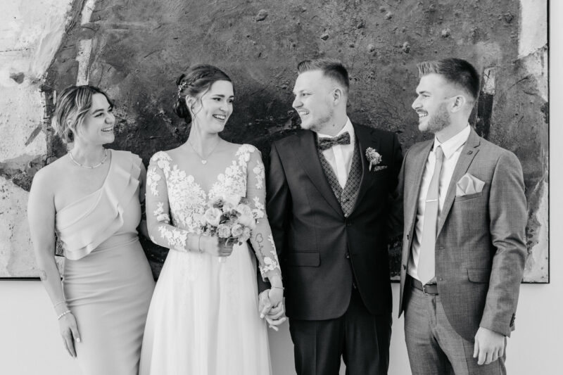 Brautpaar und Trauzeugen bei der Hochzeit im Rathaus Bad Aibling